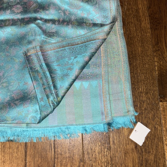 Handmade pashmina scarf - Picture 3 of 3